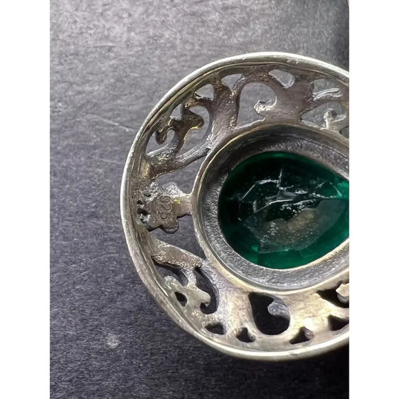 The Green Queen Quartz and sterling silver necklace - Picture 3 of 11